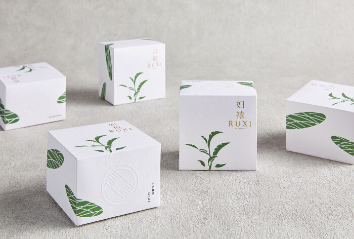 如果你想要提升茶叶产品的销量，那么不仅要保证茶叶的口感，还要让茶叶的包装精美，一个精美的包装，能够提升茶叶的档次，能够提升顾客的购买欲望，当然了茶叶包装设计是需要花钱的，下面古柏广告设计的小编就给大家说说茶叶产品包装设计怎么报价的。